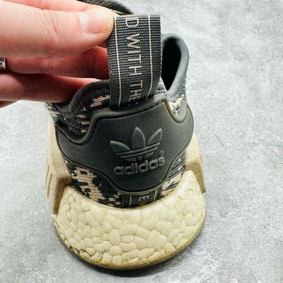 Adidas Foot Locker x NMD_R1 'Grey Four' Sneakers Size 6.5 - Picture 11 of 11